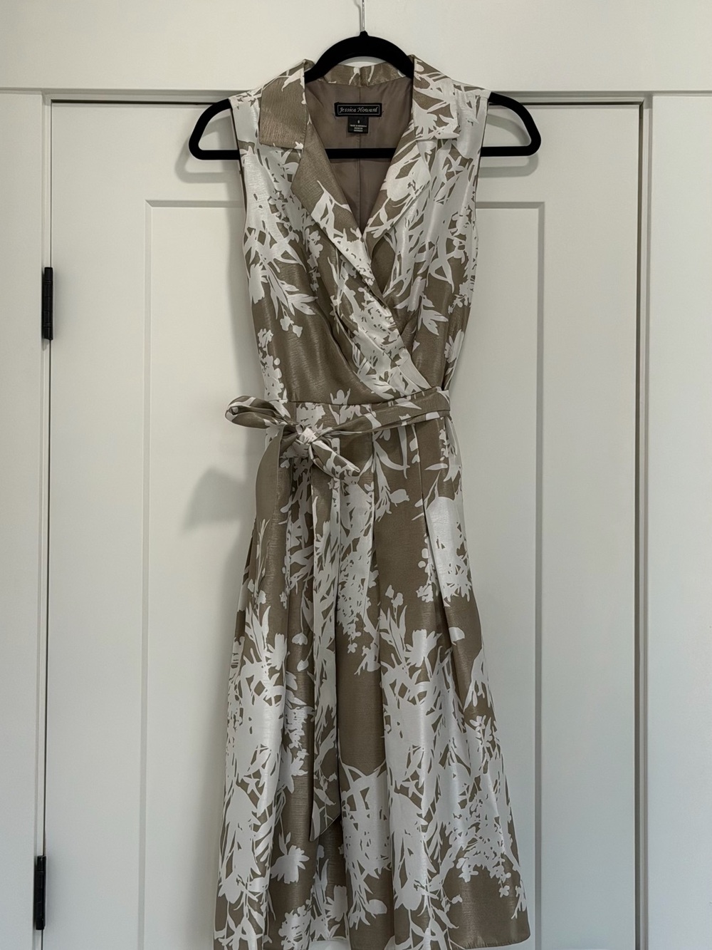Jessica Howard Taupe & White Floral Sleeveless Wrap Midi Dress